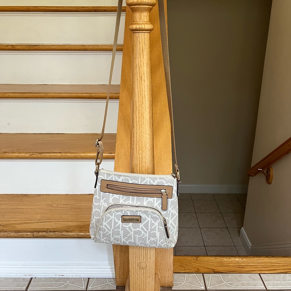 Crossbody purse